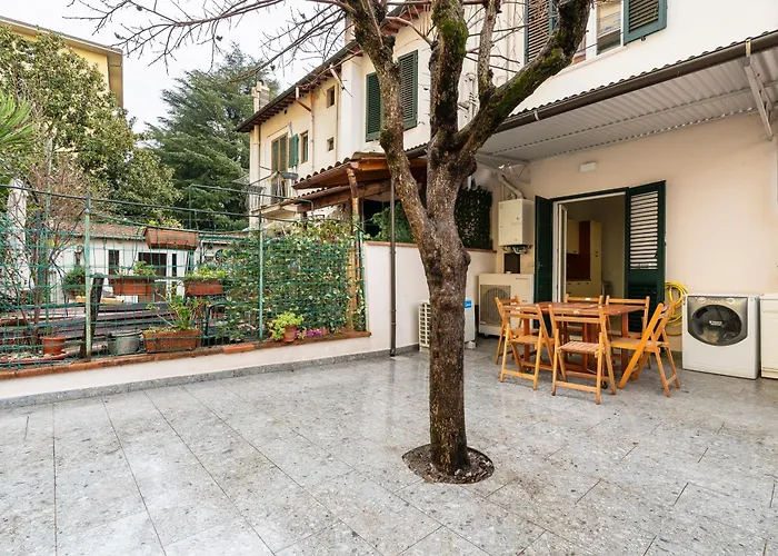 Scandicci Elite Home - Casa Moderna con Cortile e Parcheggio Gratuito