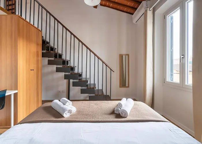 Scandicci Elite Home - Casa Moderna con Cortile e Parcheggio Gratuito