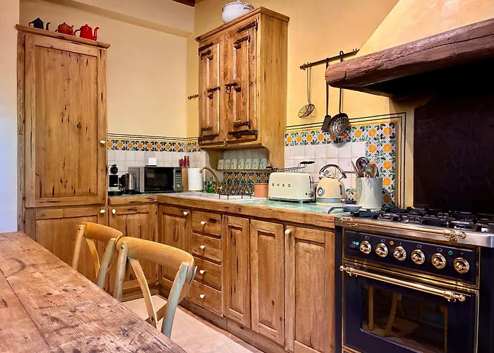 Dante Country House - Casa con Piscina Privata e Jacuzzi tra Firenze e Chianti